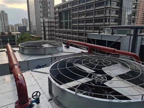 冷卻塔填料：中性化清洗劑的特點(diǎn)(冷卻塔填料清洗劑)